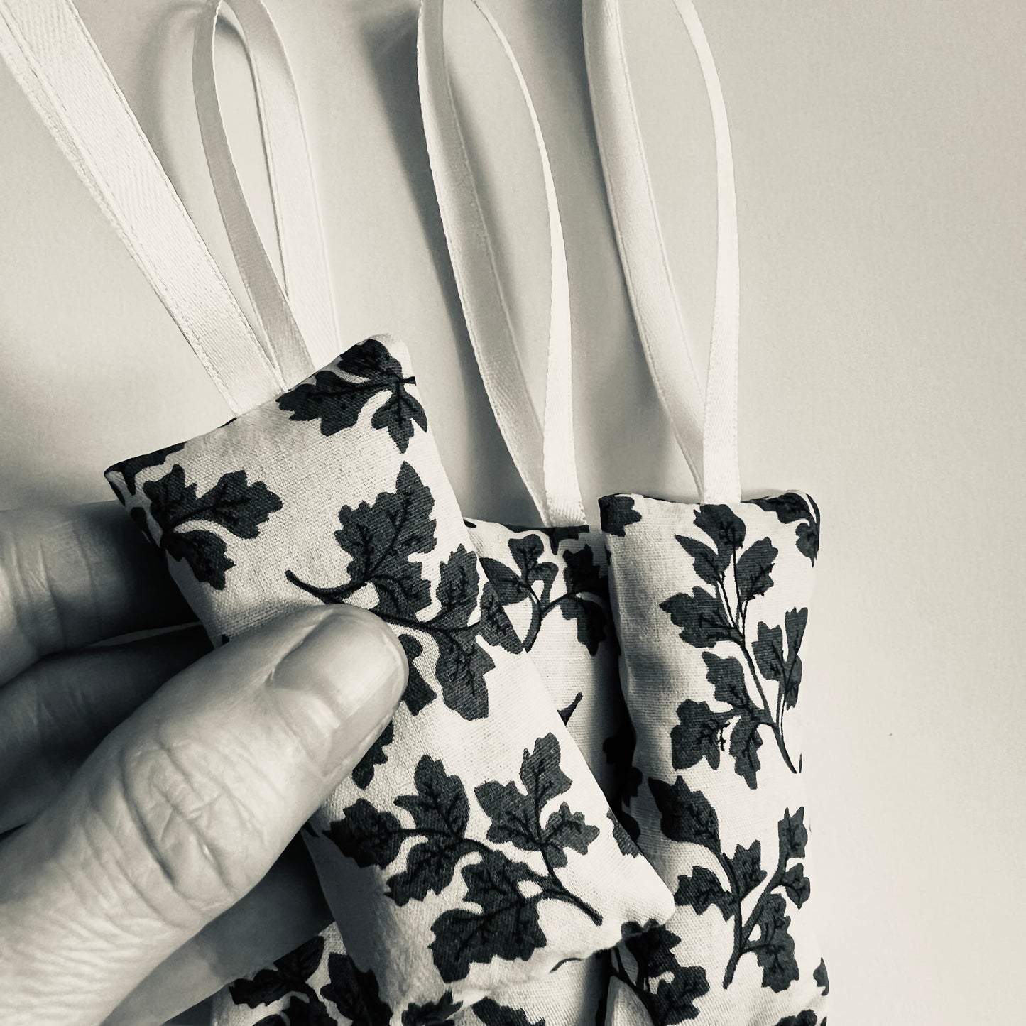 Lavender Scent Sachets , Vintage Floral - Grey Gardens