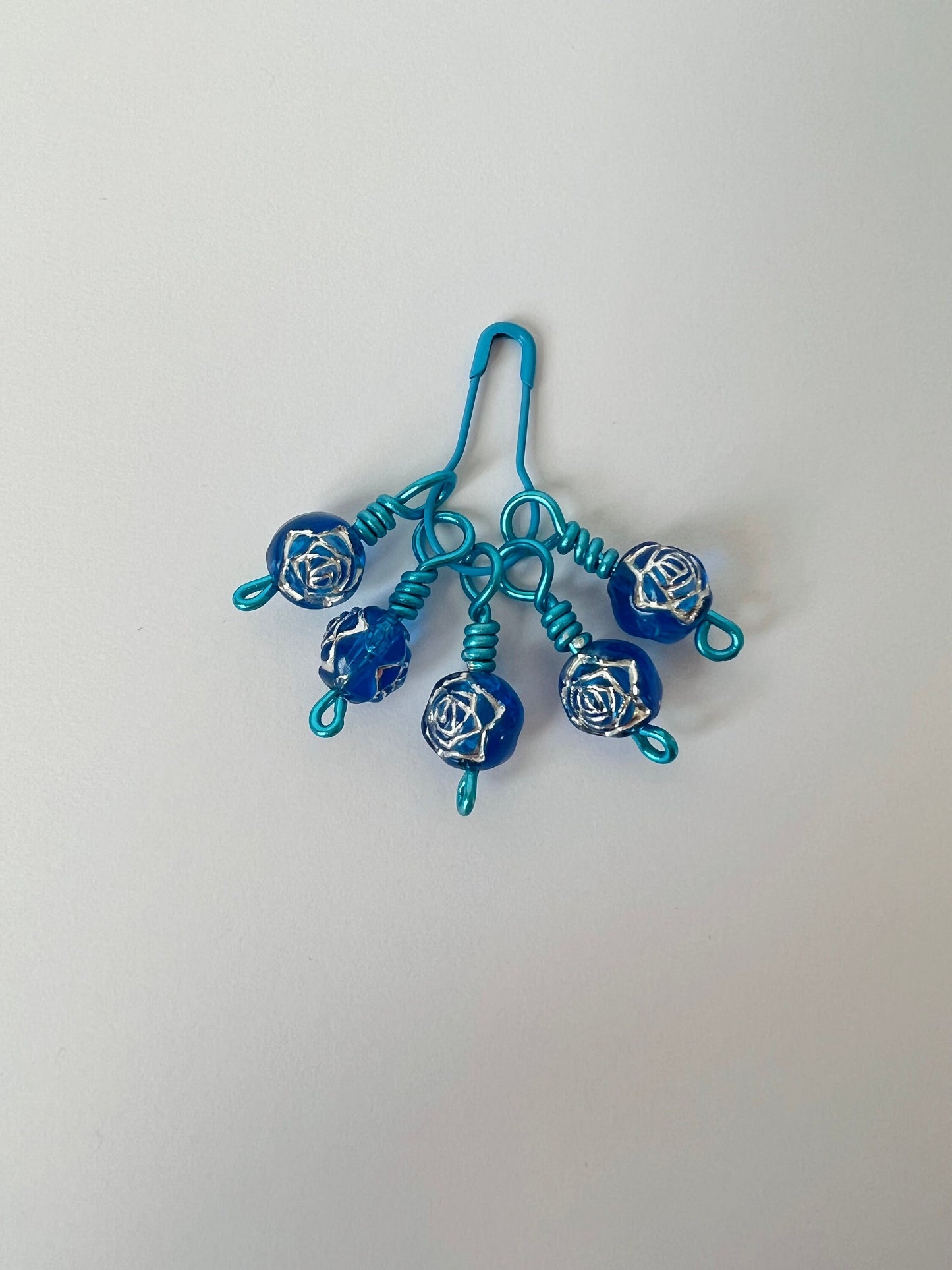 Blue wire wrapped stitch markers for knitting - Silver Lining