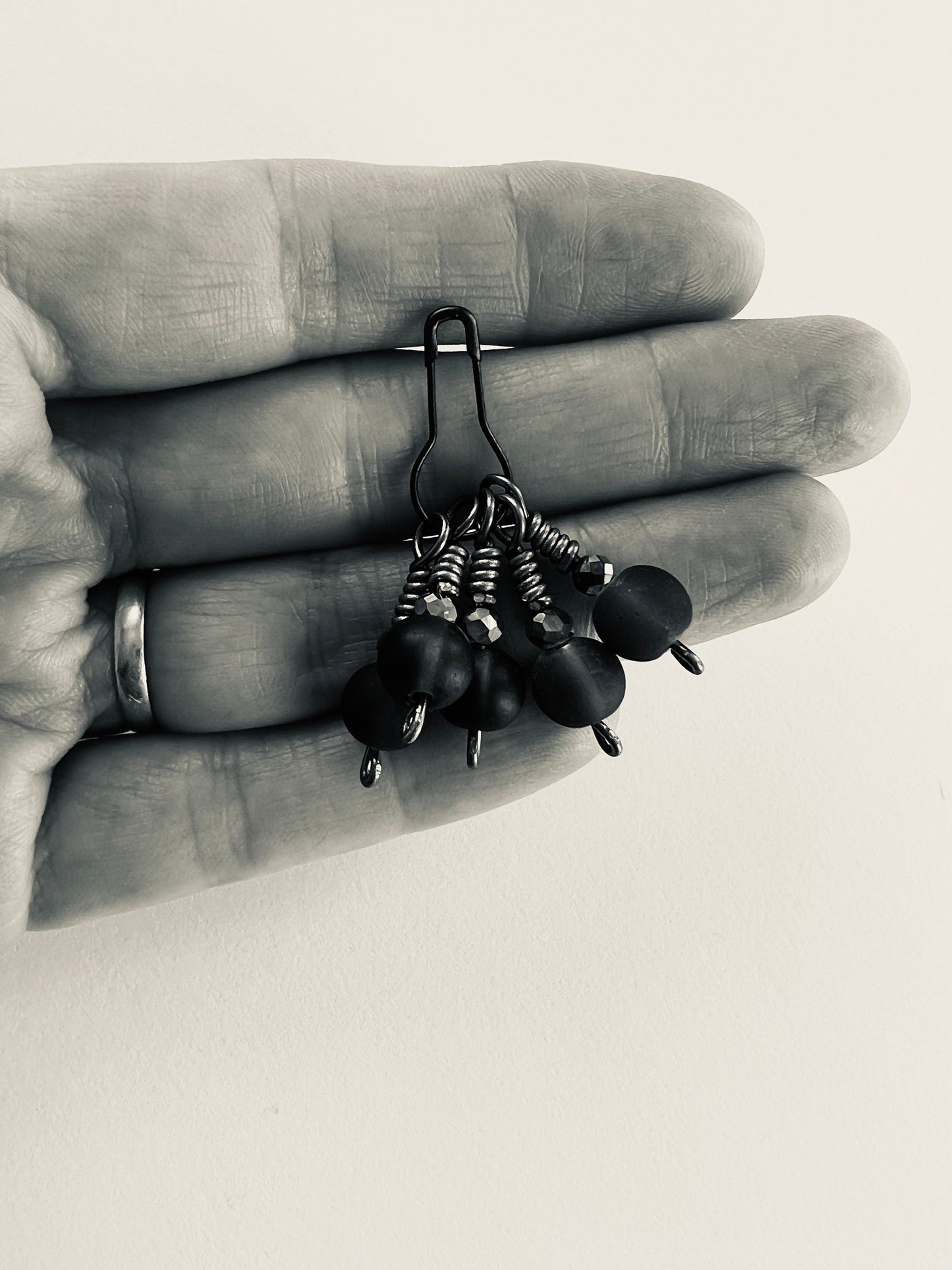 Black stitch markers for Knitting - Hipster