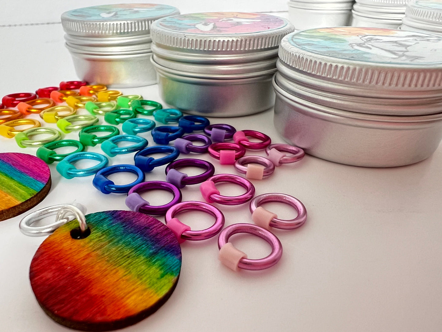 Knitting Set 40 Markers and tin - Rainbow Yarn