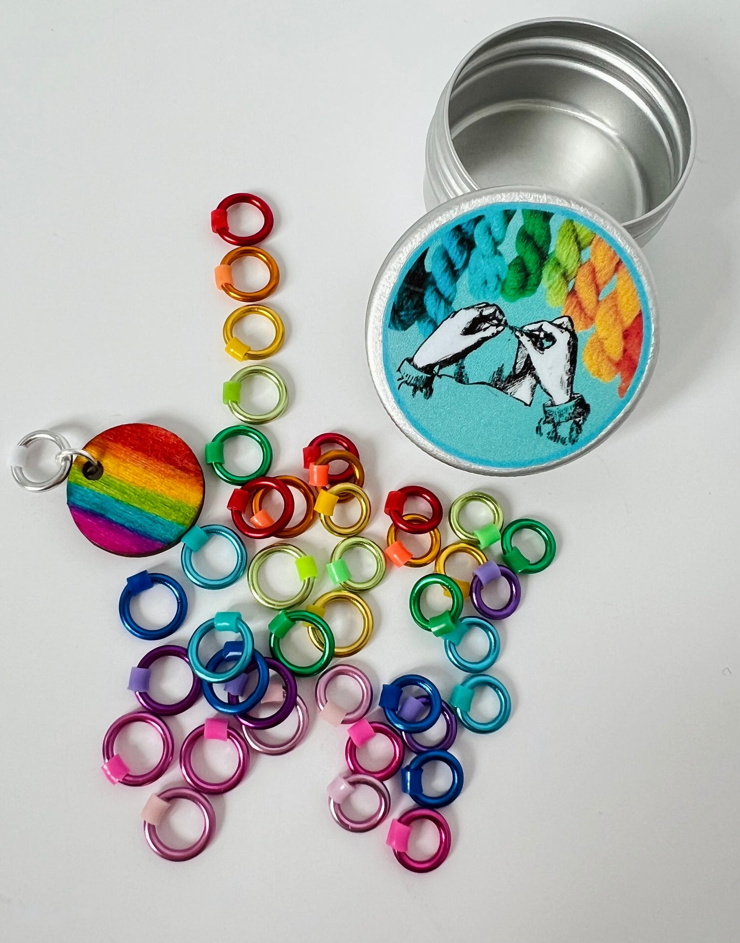 Knitting Set 40 Markers and tin - Rainbow Yarn