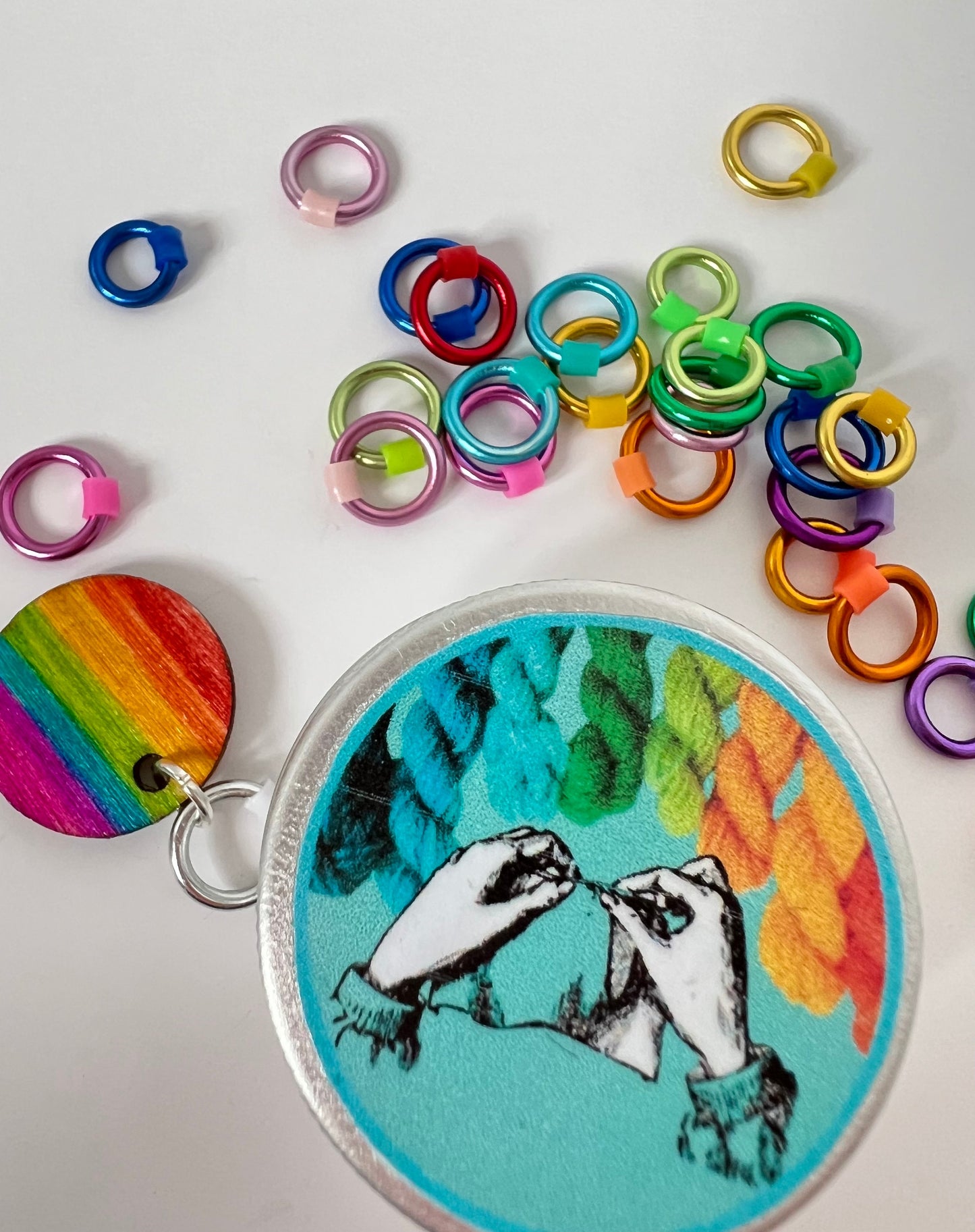 Knitting Set 40 Markers and tin - Rainbow Yarn