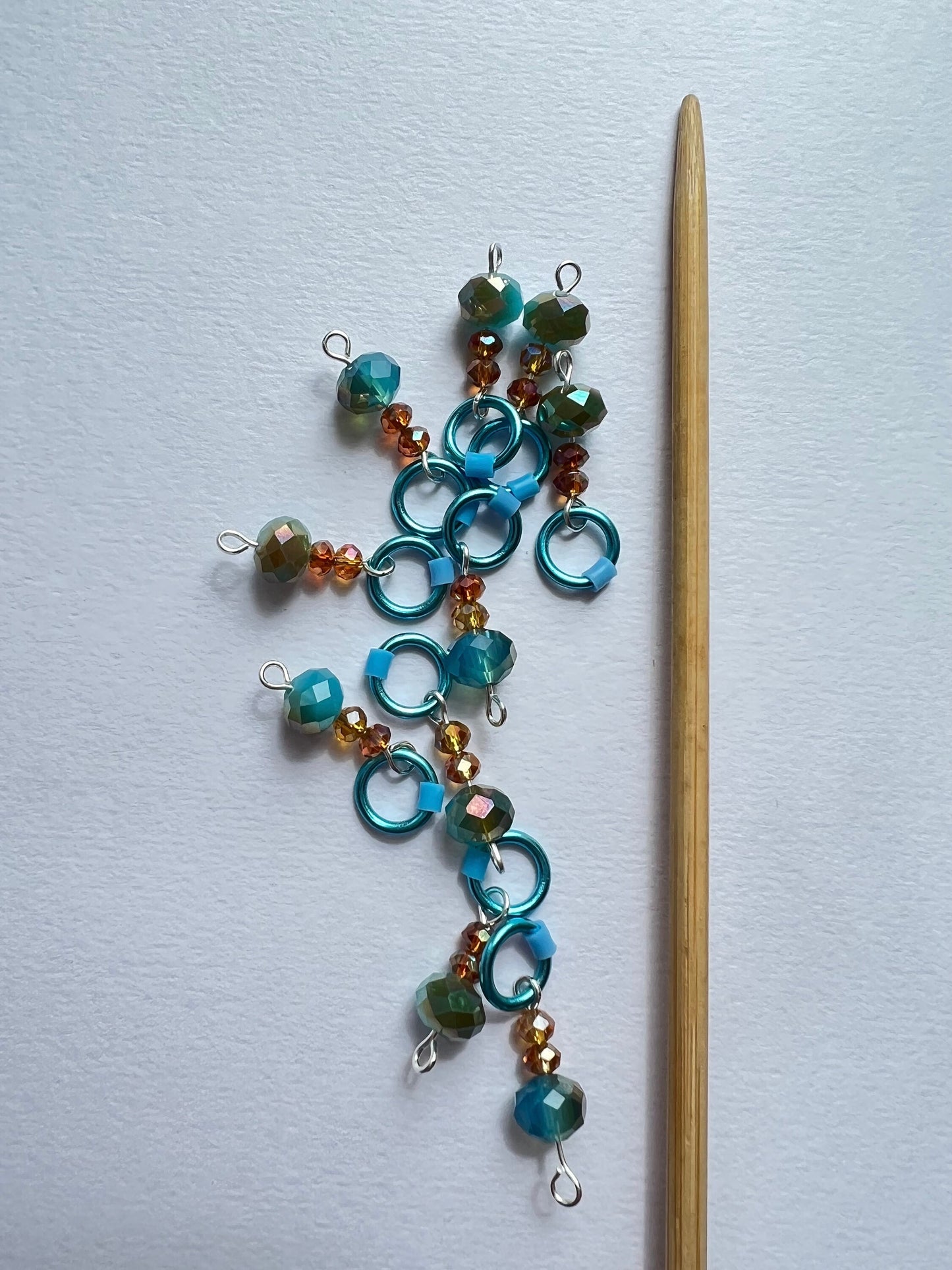 Knitting stitch markers in blue and orange crystal - Pumpkin Sky